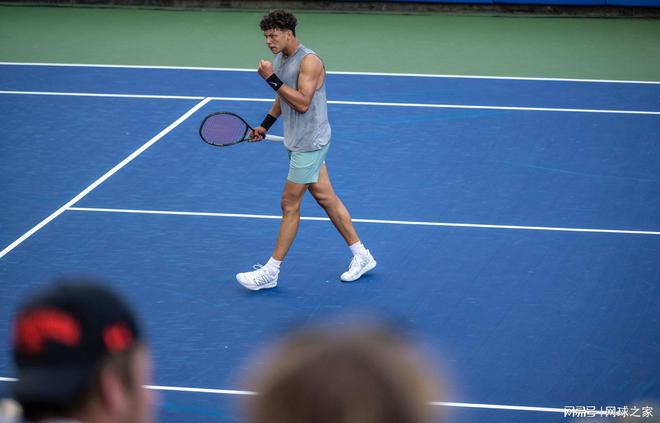 称不该离开 称不该离开