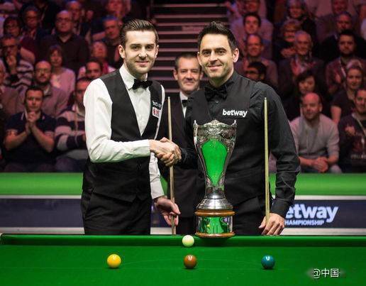 球迷们翘首 球迷们翘首